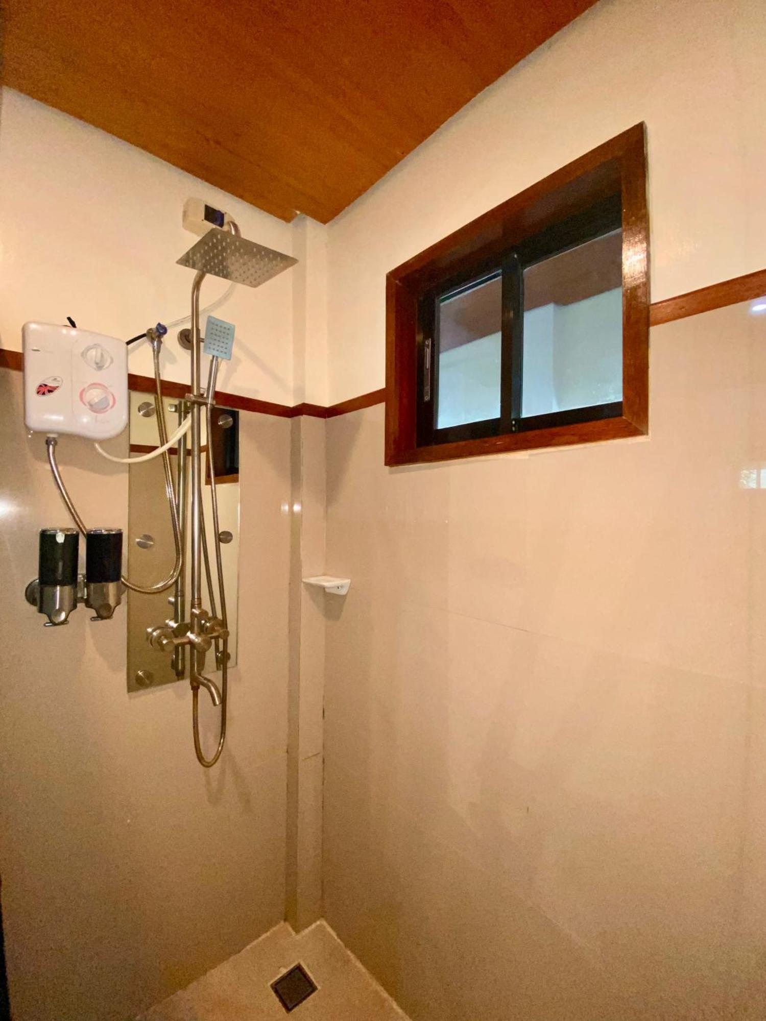 爱妮岛海滩度假村 外观 照片
